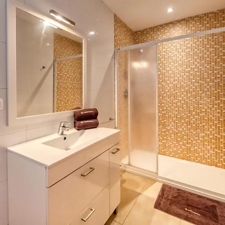 Sleeps 7 Pool Wifi Villa